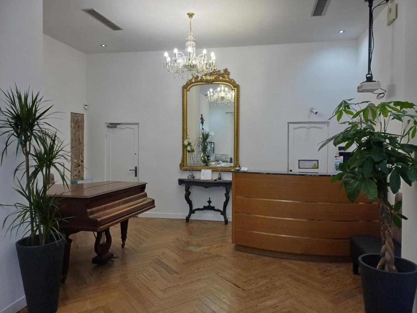 Little Palace Ницца Экстерьер фото